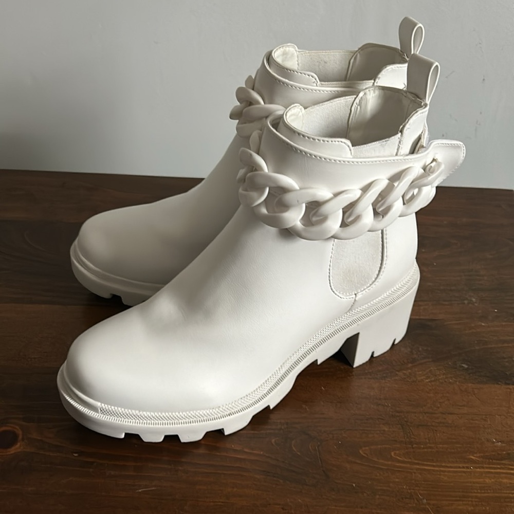 Steve Madden Amulet Lug combat boot. Size 8